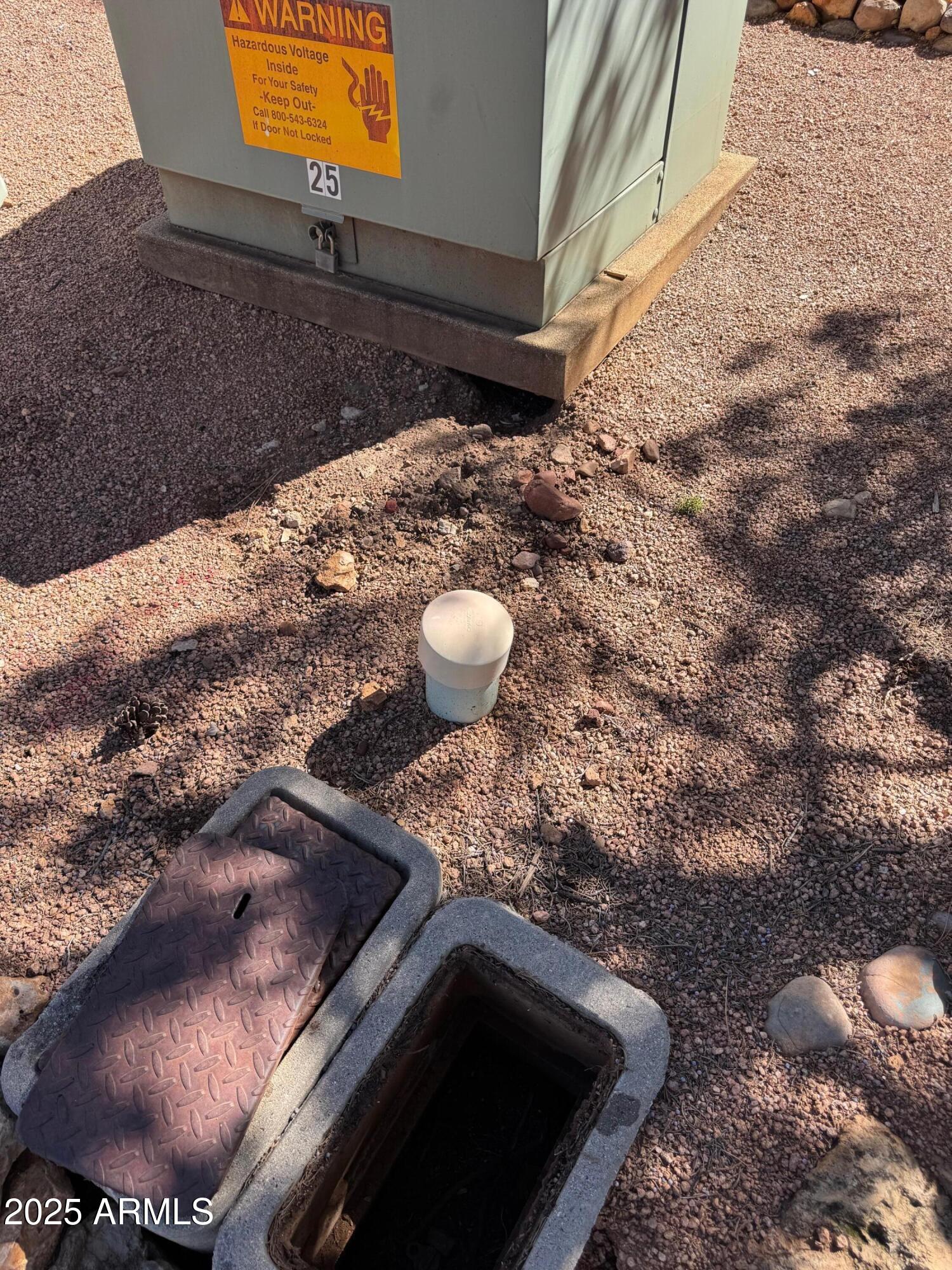 2333 Elk Ridge Lane, Unit 4H Overgaard, AZ 85933 - Photo 12 of 21 a bathroom with a granite countertop sink and a mirror