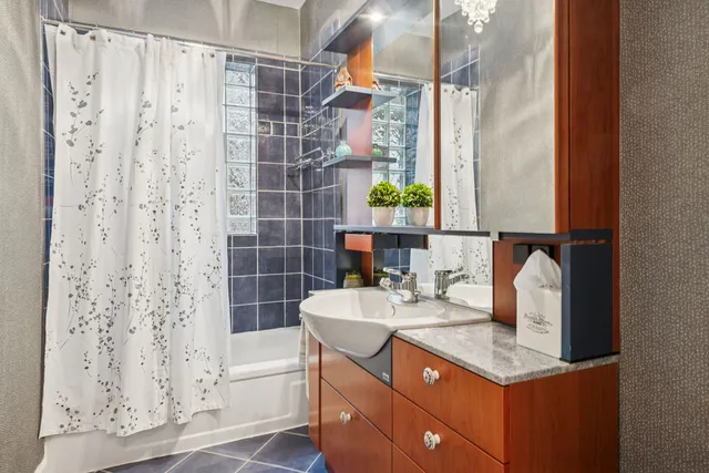 $310,000 | 3519 North Pine Grove Avenue, Unit 1S, Chicago, IL 60657