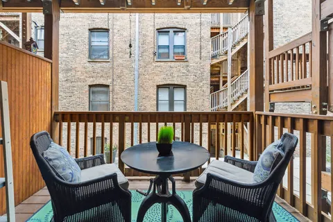 $310,000 | 3519 North Pine Grove Avenue, Unit 1S, Chicago, IL 60657