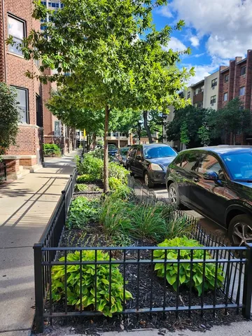 $310,000 | 3519 North Pine Grove Avenue, Unit 1S, Chicago, IL 60657