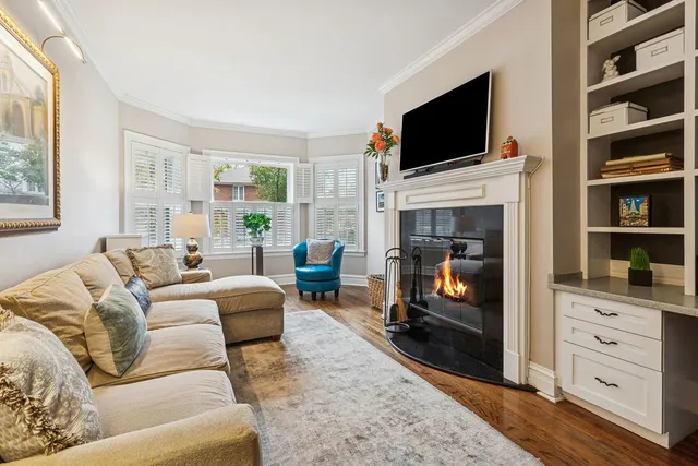 $310,000 | 3519 North Pine Grove Avenue, Unit 1S, Chicago, IL 60657