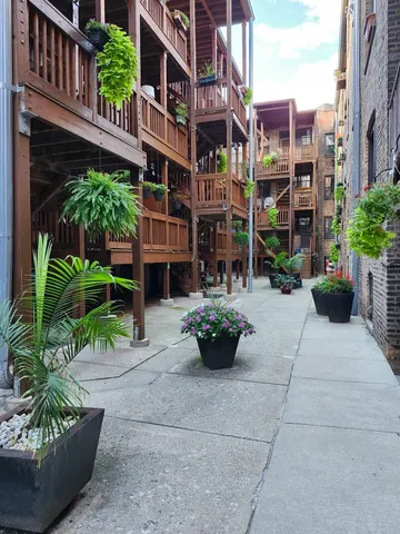 $310,000 | 3519 North Pine Grove Avenue, Unit 1S, Chicago, IL 60657