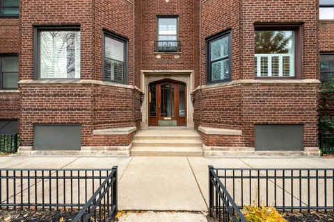 $310,000 | 3519 North Pine Grove Avenue, Unit 1S, Chicago, IL 60657