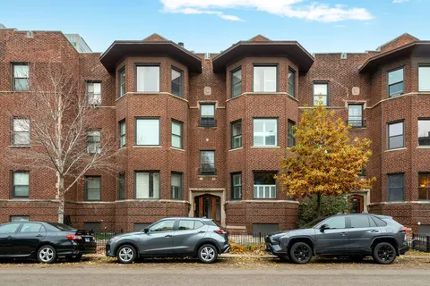 $310,000 | 3519 North Pine Grove Avenue, Unit 1S, Chicago, IL 60657