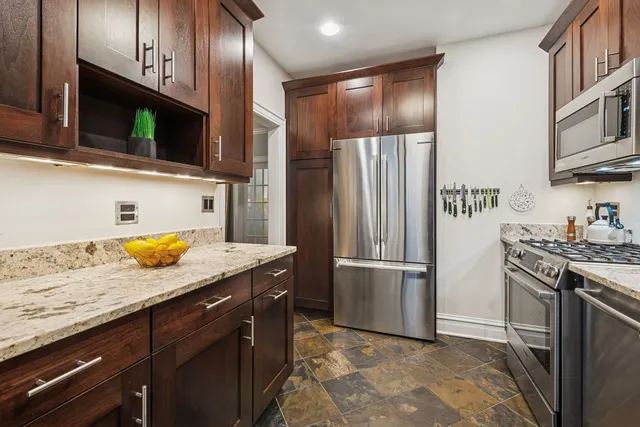 $310,000 | 3519 North Pine Grove Avenue, Unit 1S, Chicago, IL 60657