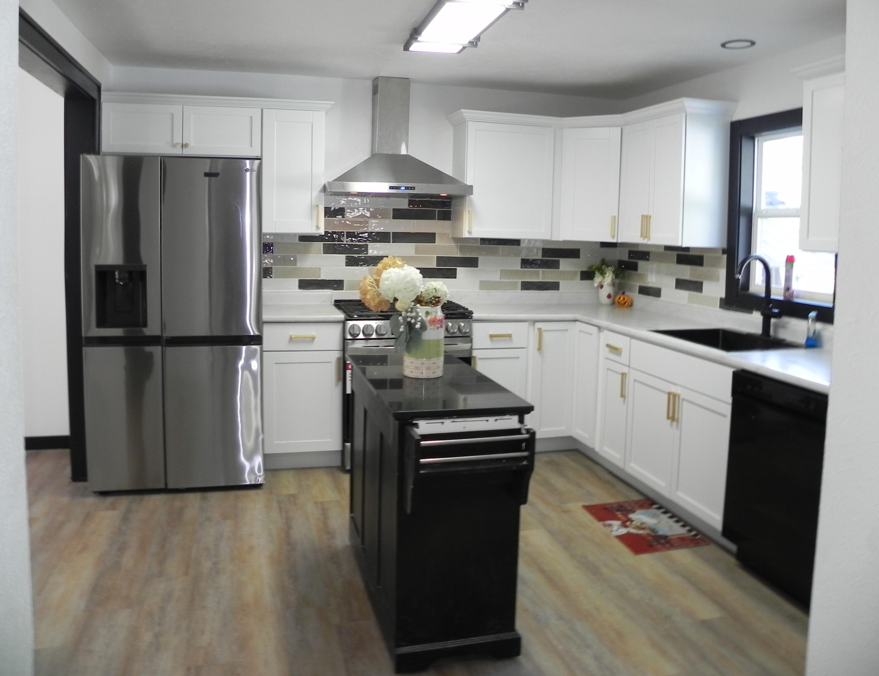 1209 7th Street Three Rivers, MI 49093 - Photo 2 of 40 DSCN2322