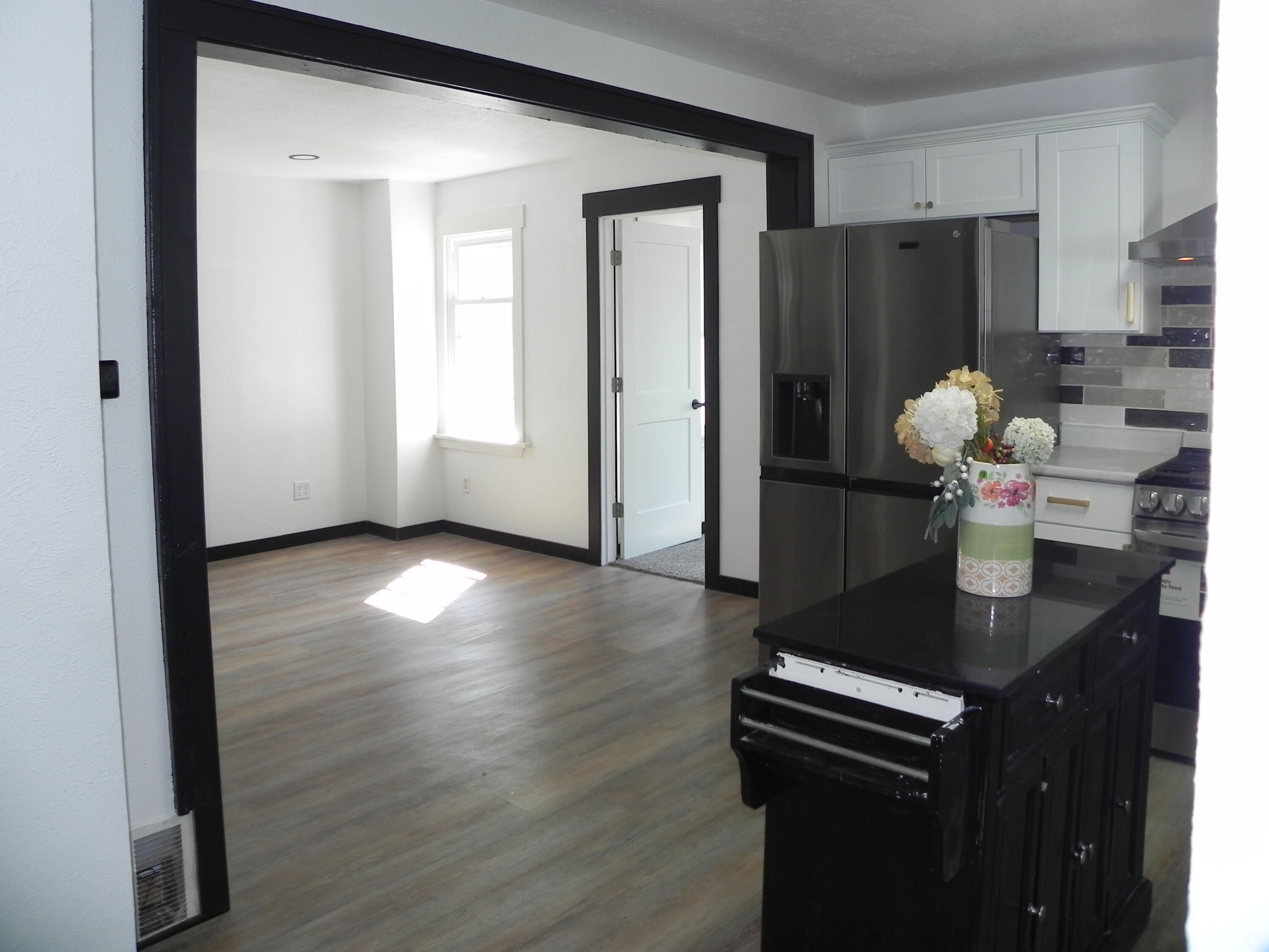 1209 7th Street Three Rivers, MI 49093 - Photo 6 of 40 DSCN2323
