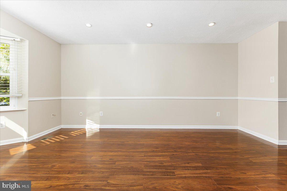 316 Rambling Ridge Court Pasadena, MD 21122 - Photo 4 of 26 Living Room