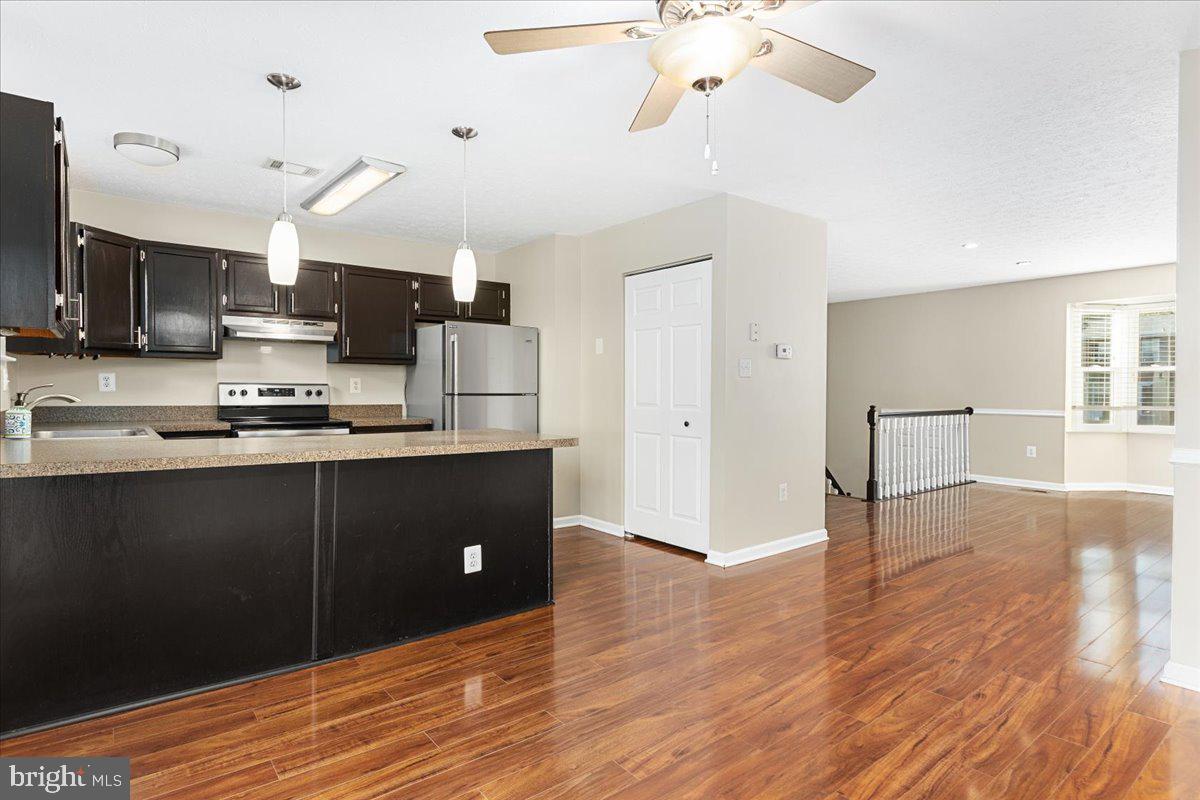 316 Rambling Ridge Court Pasadena, MD 21122 - Photo 6 of 26 Large Breakfast Bar and Pantry