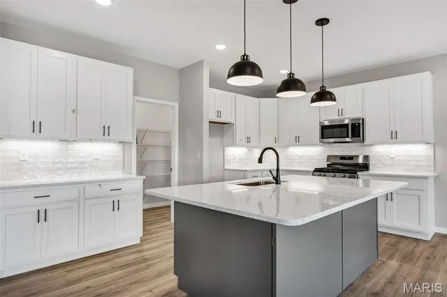 $574,990 | 32 Landyn Court, Dardenne Prairie, MO 63368