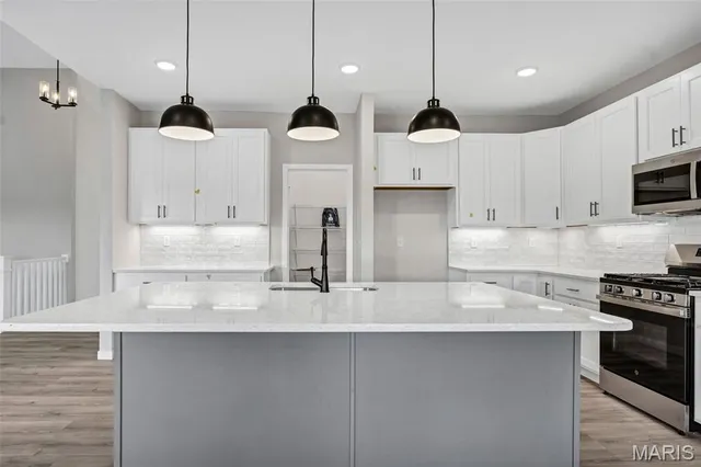 $574,990 | 32 Landyn Court, Dardenne Prairie, MO 63368