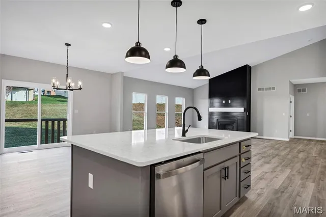 $574,990 | 32 Landyn Court, Dardenne Prairie, MO 63368