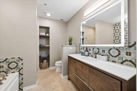 $675,000 | 500 West Superior Street, Unit 1602, Chicago, IL 60654