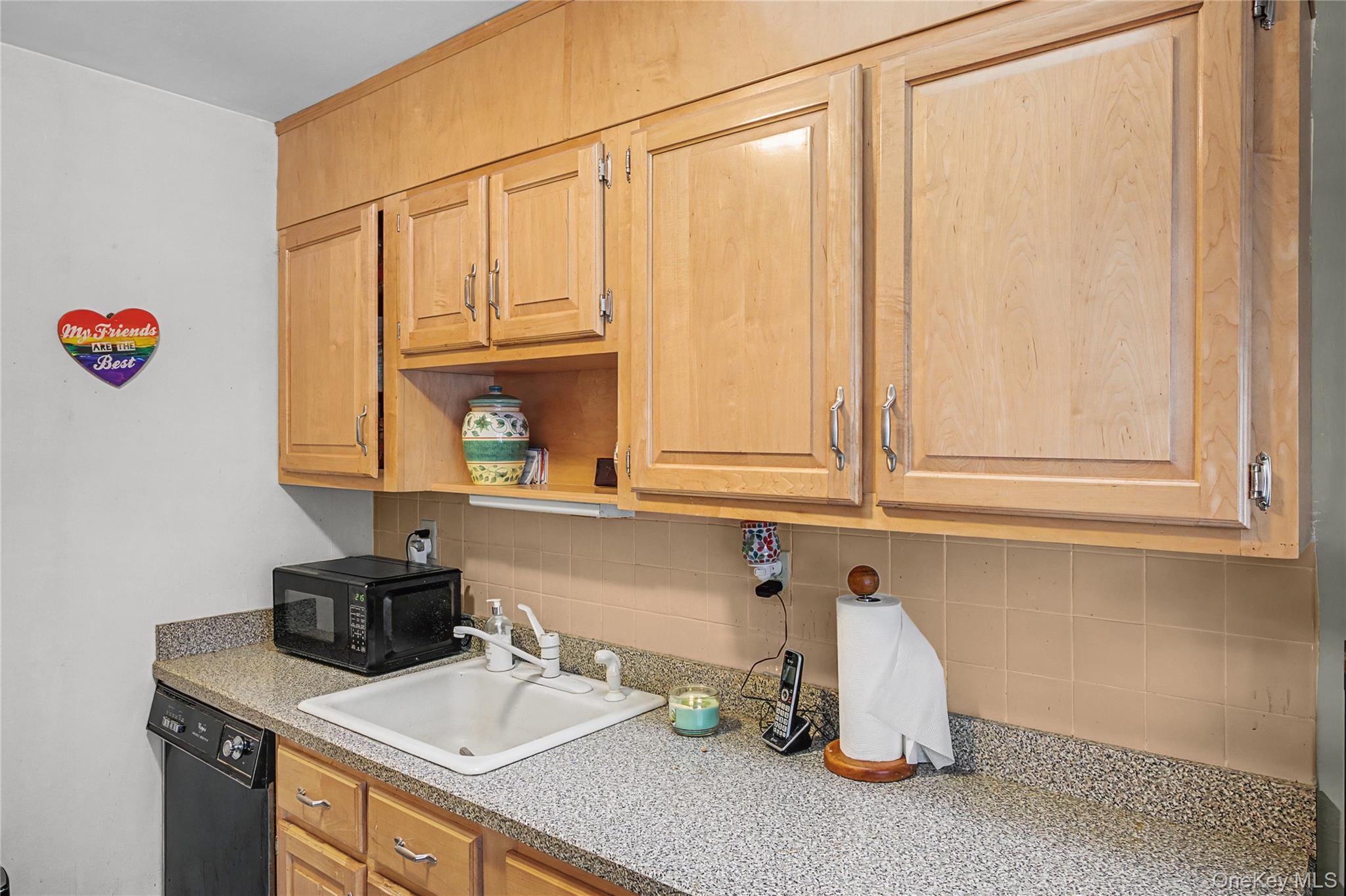 230 Blackpool Court, Unit A Ridge, NY 11961 - Photo 10 of 25