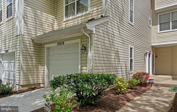 $427,500 | 13039 Bridger Drive, Unit 1406, Germantown, MD 20874