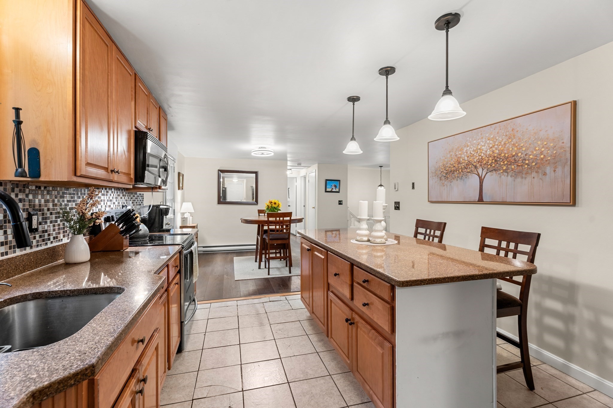41 Woodland Road Uxbridge, MA 01569 - Photo 6 of 31 Gallery Image 6