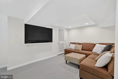 $1,075,000 | 312 Lincoln Avenue, Falls Church, VA 22046