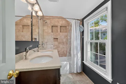 $1,075,000 | 312 Lincoln Avenue, Falls Church, VA 22046
