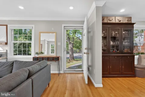 $1,075,000 | 312 Lincoln Avenue, Falls Church, VA 22046