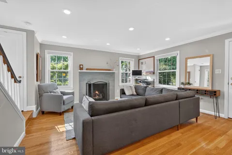 $1,075,000 | 312 Lincoln Avenue, Falls Church, VA 22046
