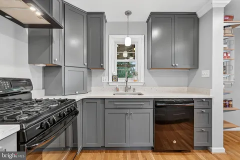 $1,075,000 | 312 Lincoln Avenue, Falls Church, VA 22046