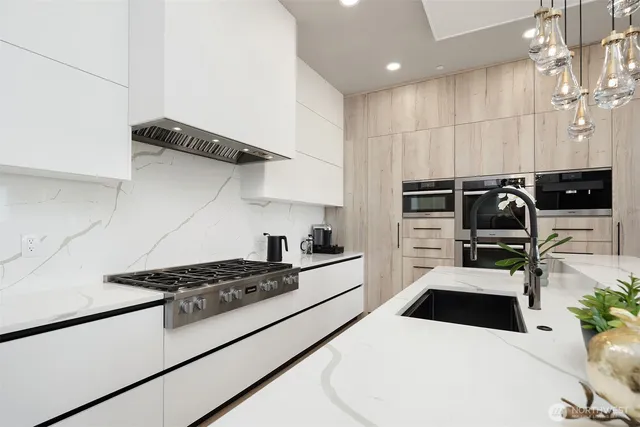 $3,798,990 | 17281 Southeast 43rd Street, Bellevue, WA 98006