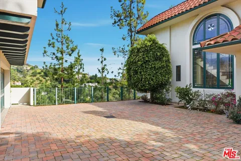 $5,895,000 | 1284 Lago Vista Drive, Beverly Hills, CA 90210