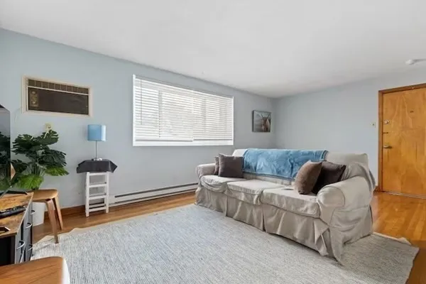 $1,900 | 880 Broadway, Unit 4, Chelsea, MA 02150