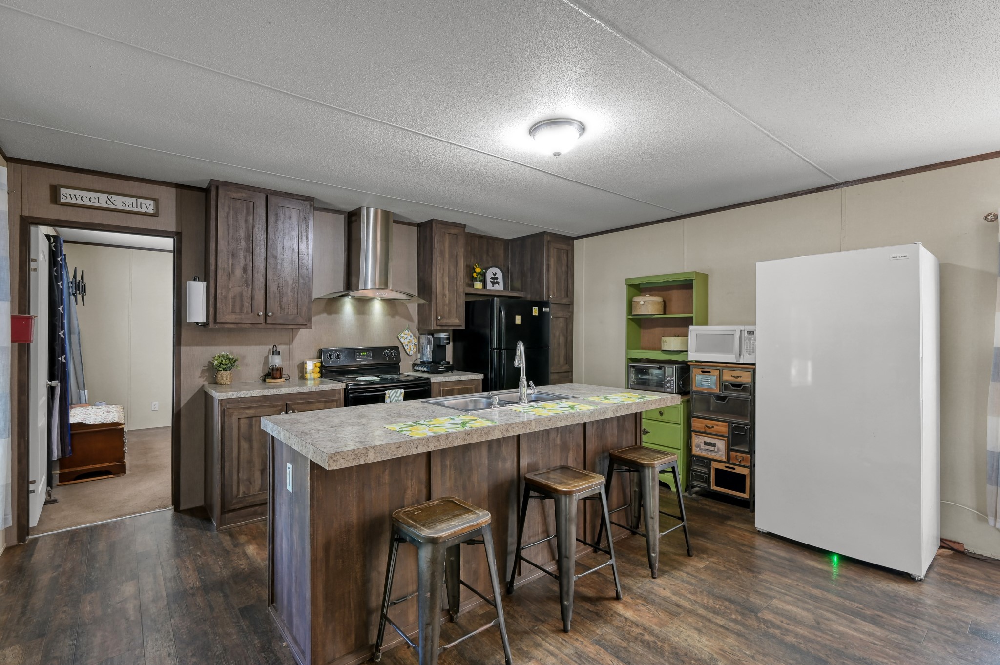 400 Raven Hill Road Oakhurst, TX 77359 - Photo 13 of 45 a kitchen with a table chairs refrigerator and cabinets