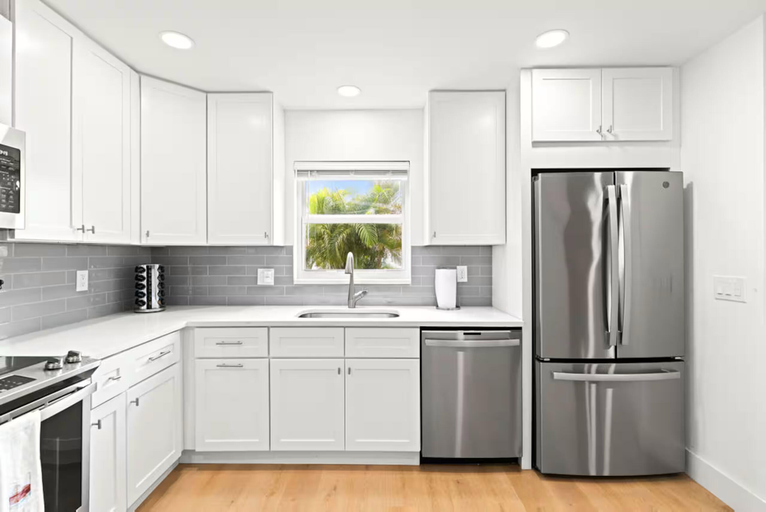 1216 Surf Road Singer Island, FL 33404 - Photo 3 of 32 6cd9cb01-8602-4f27-9543-19d3d5f8fe0a