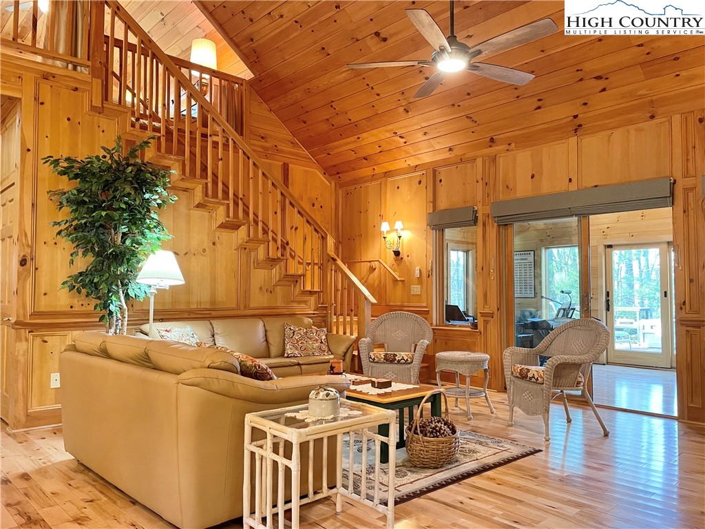 541 Woodland Ridge Lansing, NC 28643 - Photo 22 of 45 a patio with patio a couch and chairs