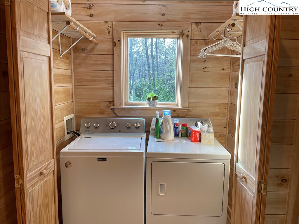 541 Woodland Ridge Lansing, NC 28643 - Photo 34 of 45 a utility room with dryer and washer
