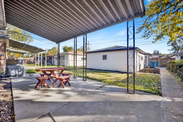 $259,900 | 12309 South Loomis Street, Calumet Park, IL 60827