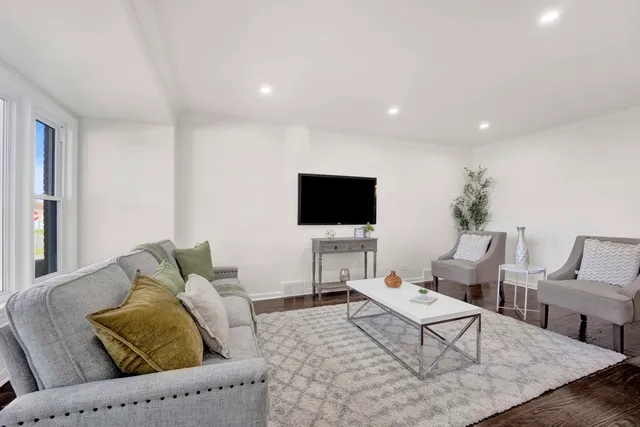 $259,900 | 12309 South Loomis Street, Calumet Park, IL 60827