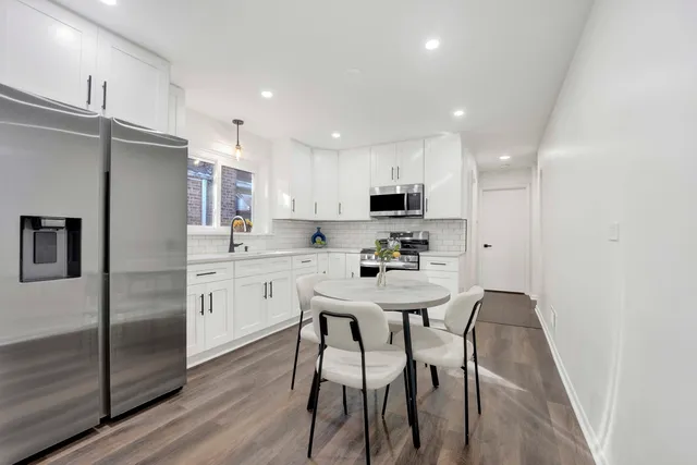 $259,900 | 12309 South Loomis Street, Calumet Park, IL 60827