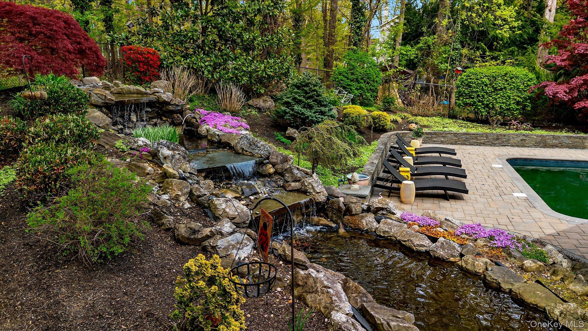 263 Old Commack Road Kings Park, NY 11754 - Photo 38 of 42 a view of a backyard of the house