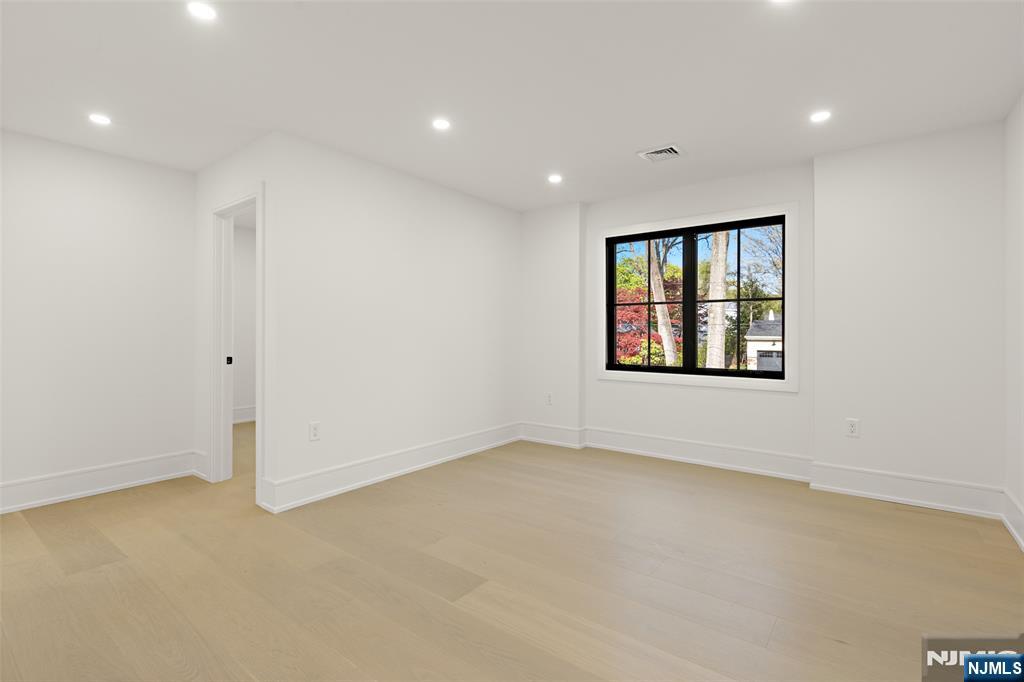 308 Myrtle Street Haworth, NJ 07641 - Photo 16 of 34