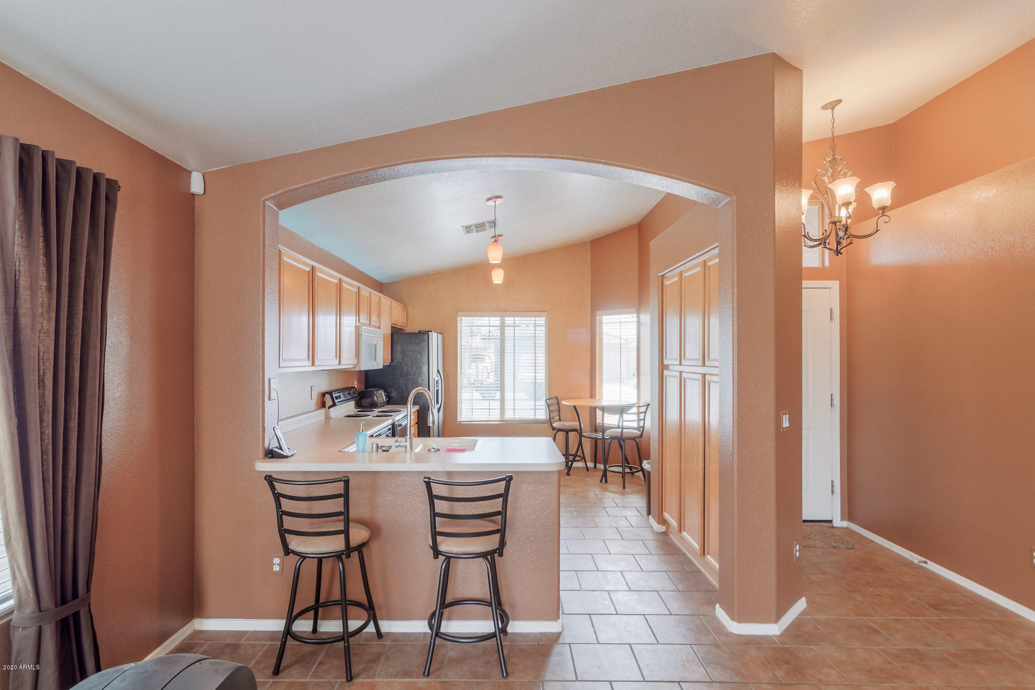 4324 East Rowel Road Phoenix, AZ 85050 - Photo 2 of 16 Breakfast Bar