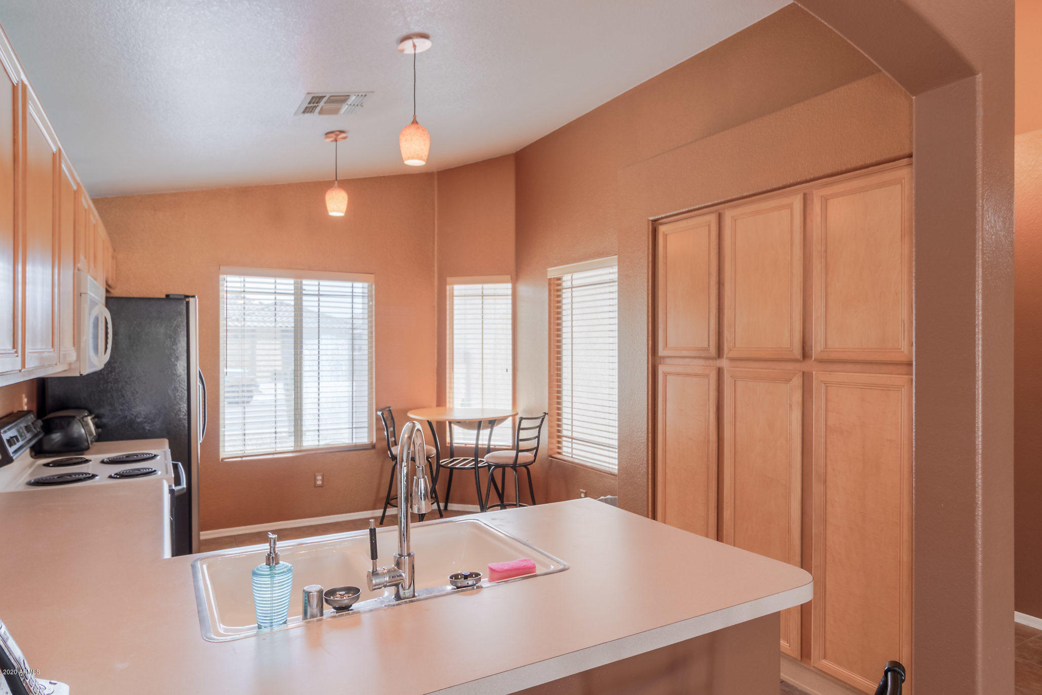 4324 East Rowel Road Phoenix, AZ 85050 - Photo 4 of 16 Kitchen