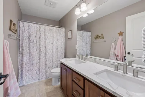 $699,900 | 2109 Valley Creek Lane, Shakopee, MN 55379