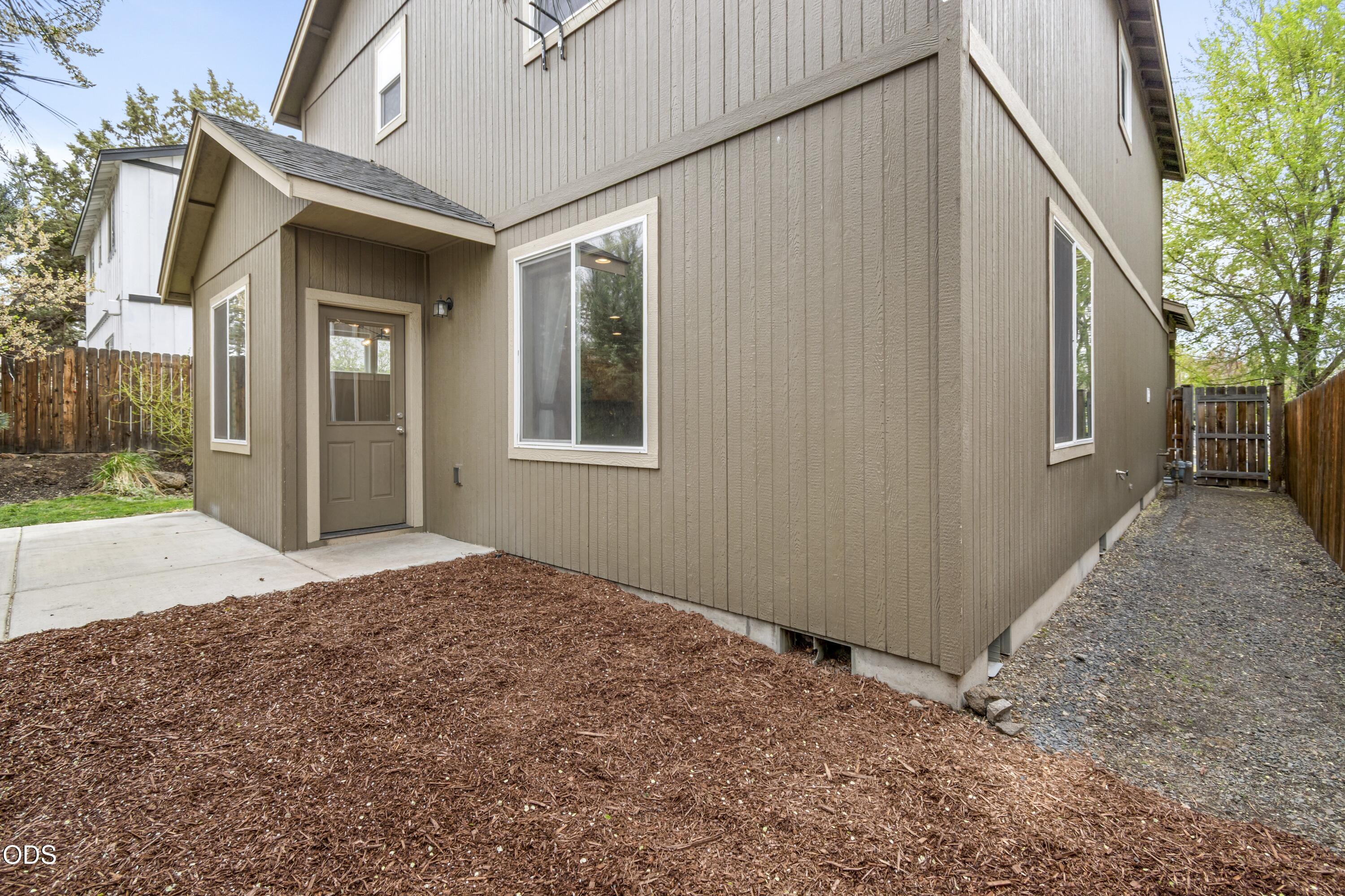 21332 Oconnor Way Bend, OR 97701 - Photo 29 of 33 a view of garage with window