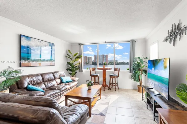 $1,850 | 1170 Northeast 191st Street, Unit 35, Miami, FL 33179