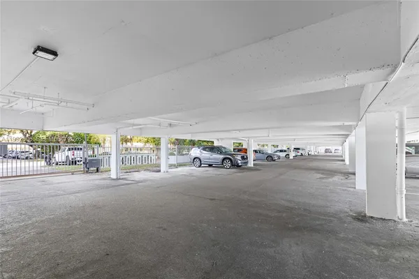 $1,850 | 1170 Northeast 191st Street, Unit 35, Miami, FL 33179