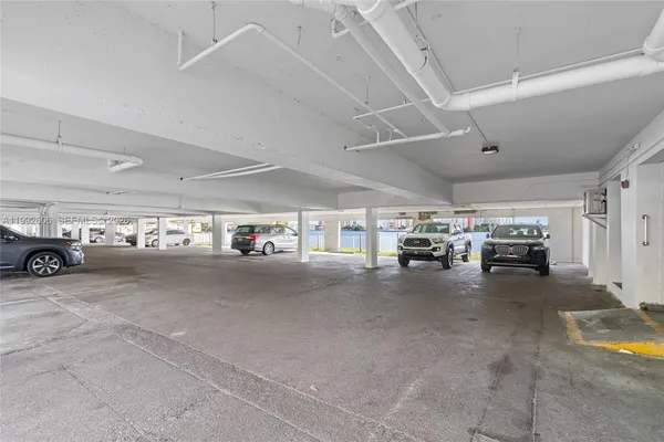 $1,850 | 1170 Northeast 191st Street, Unit 35, Miami, FL 33179