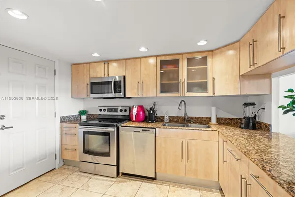 $1,850 | 1170 Northeast 191st Street, Unit 35, Miami, FL 33179
