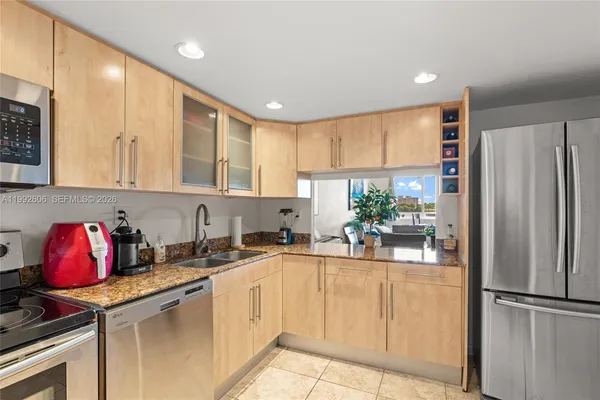 $1,850 | 1170 Northeast 191st Street, Unit 35, Miami, FL 33179