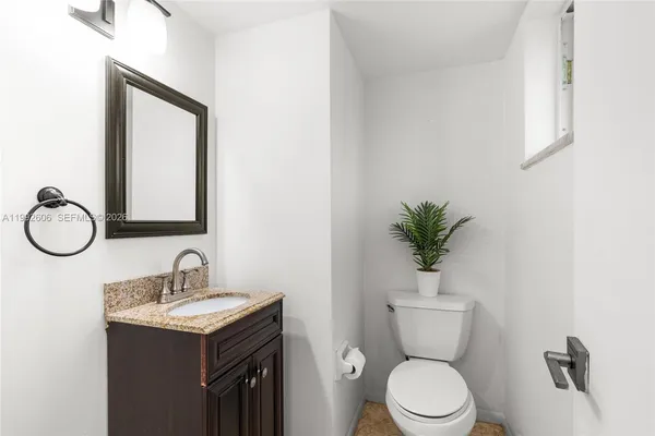 $1,850 | 1170 Northeast 191st Street, Unit 35, Miami, FL 33179