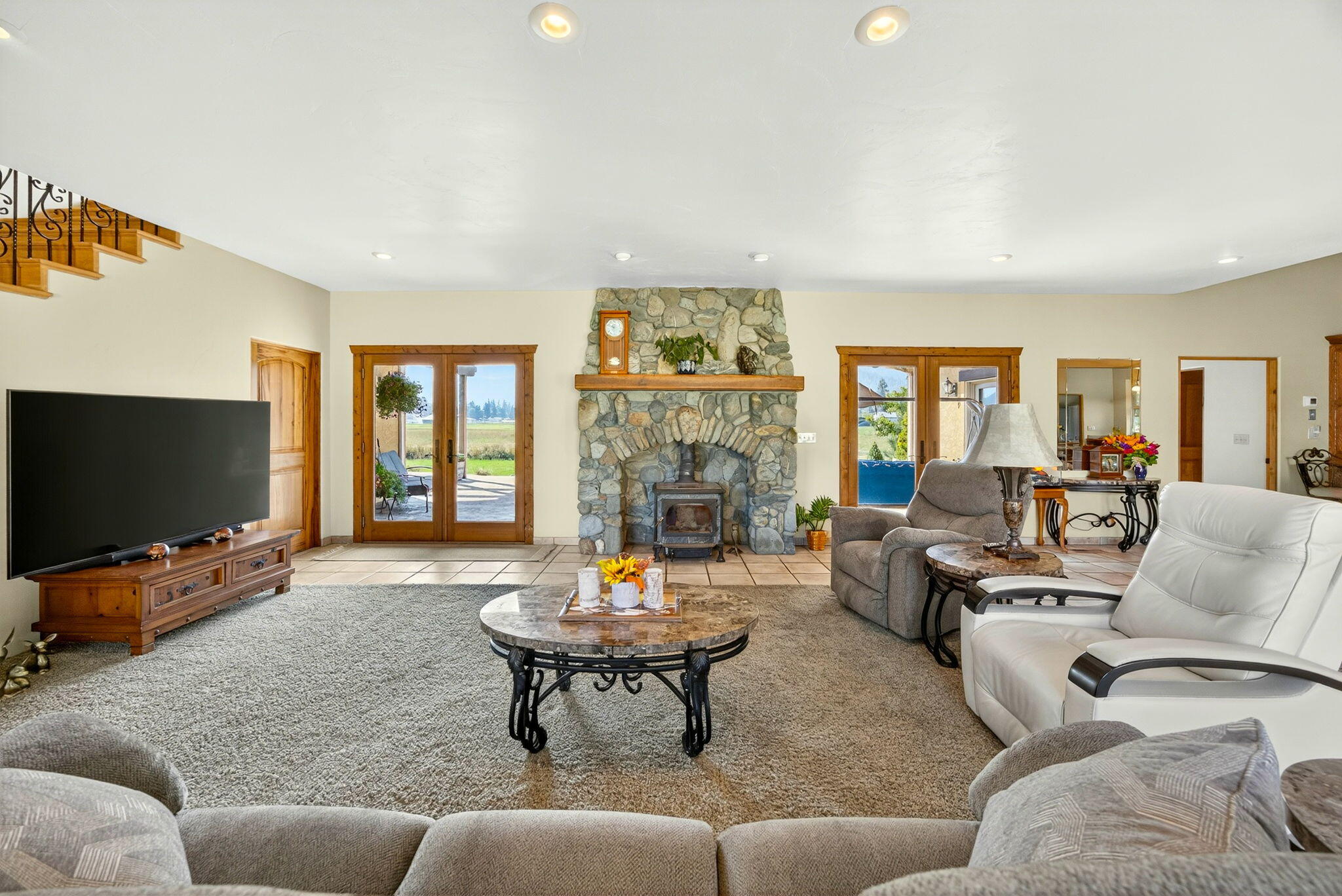 1176 Hamilton Road Jacksonville, OR 97530 - Photo 98 of 125 a living room with furniture and a flat screen tv