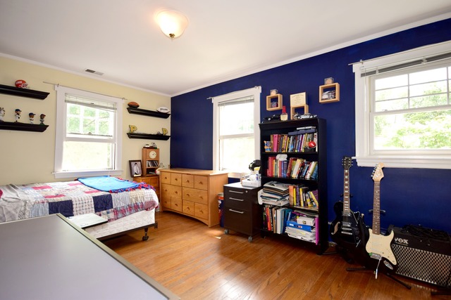 323 North Merrill Street Park Ridge, IL 60068 - Photo 13 of 25 a bedroom with furniture and a book shelf