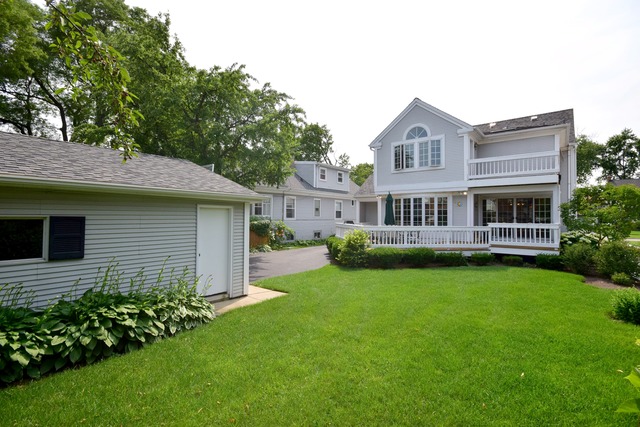 323 North Merrill Street Park Ridge, IL 60068 - Photo 25 of 25 a front view of a house with garden